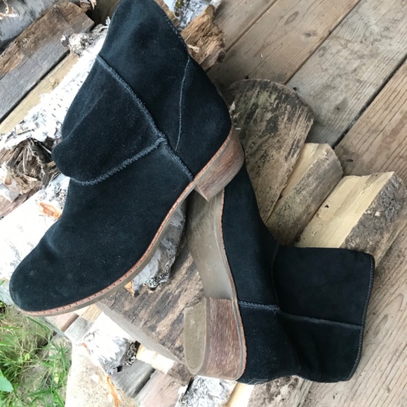 Ugg Australia Black Heeled Boots - Picture 2 of 6